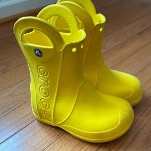 Yellow Crocs size 8 (toddler)